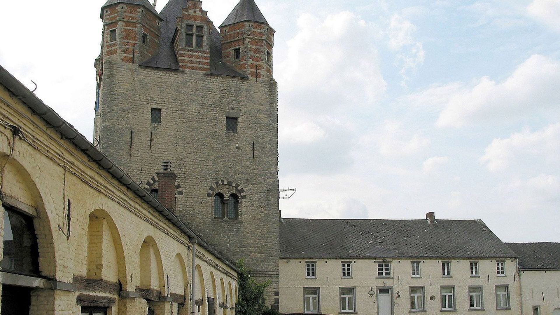 Le donjon et le château-ferme de Moriensart.