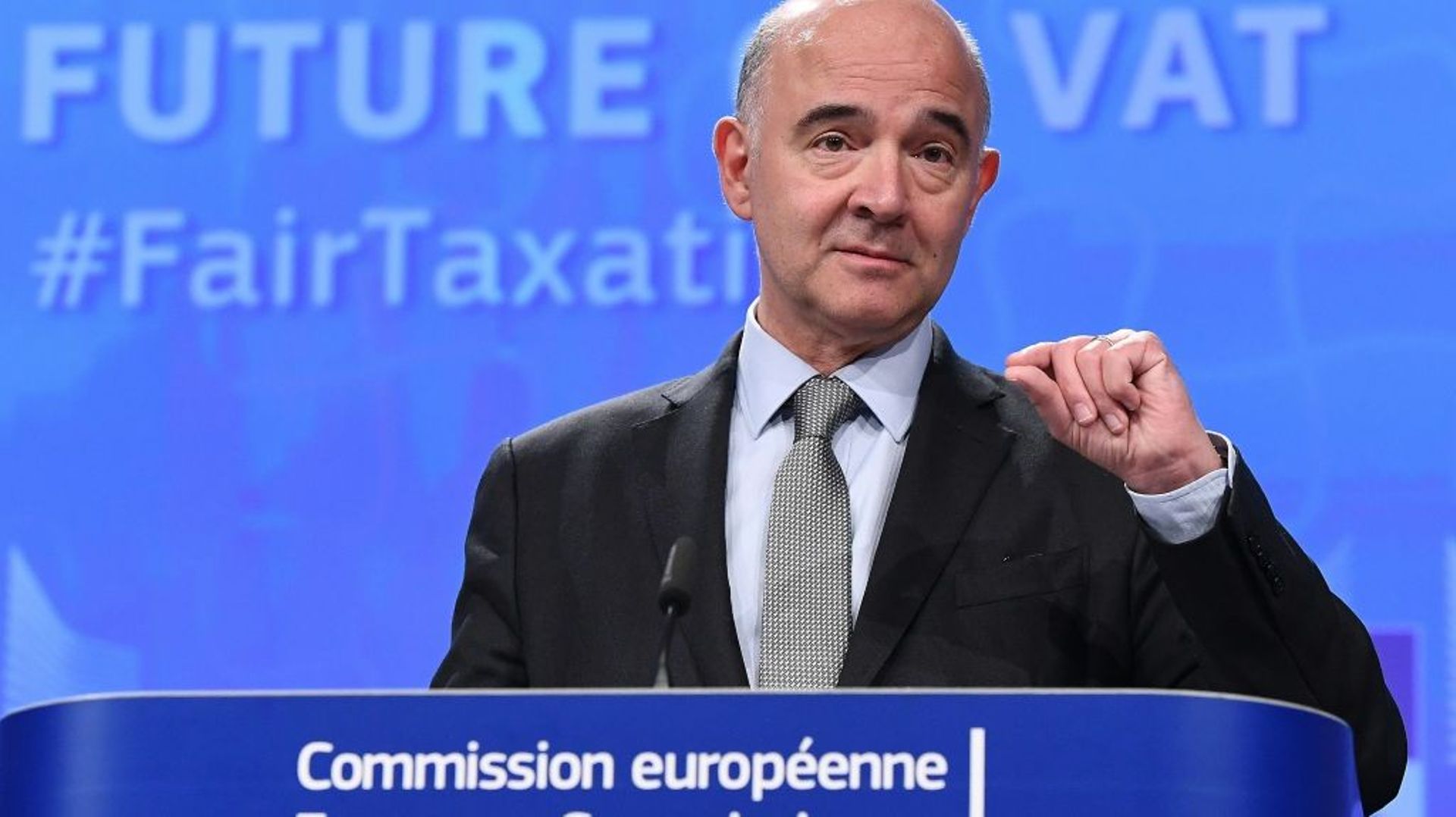 Le commissaire européen à l'Economie et la Fiscalité Pierre Moscovici, lors de la présentation à Bruxelles d'un projet de réforme de la TVA, le 4 octobre 2017.