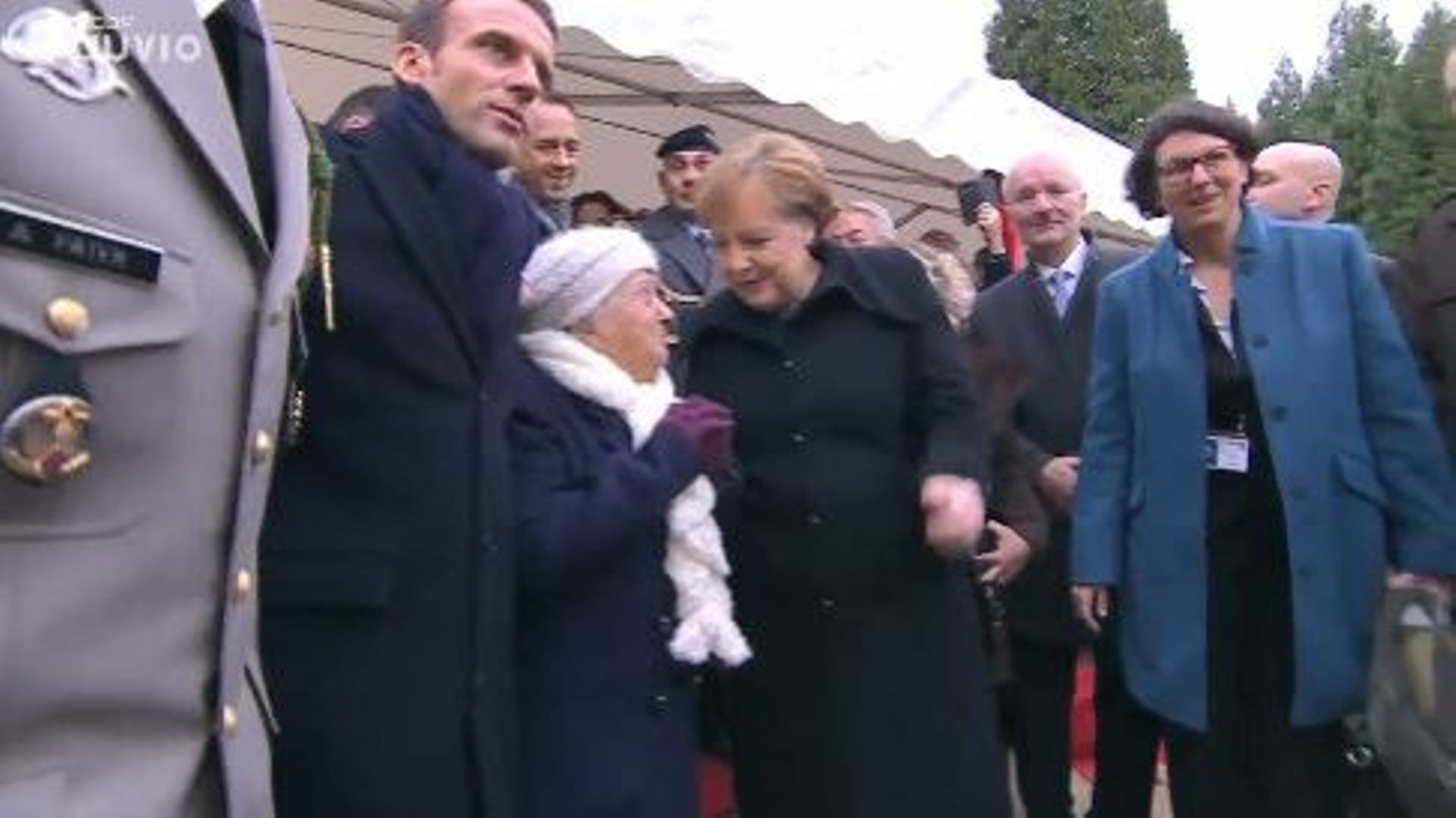 Angela Merkel prise pour l'épouse du président Macron