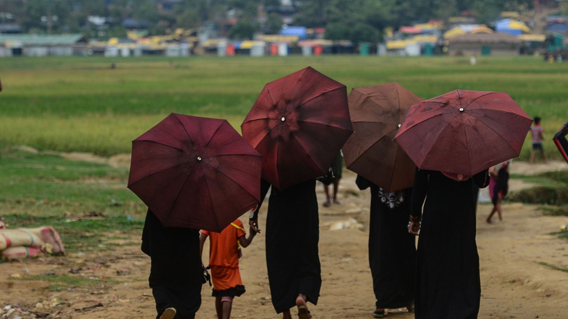 Violences envers les Rohingyas: 35 ONG appellent à une réunion d