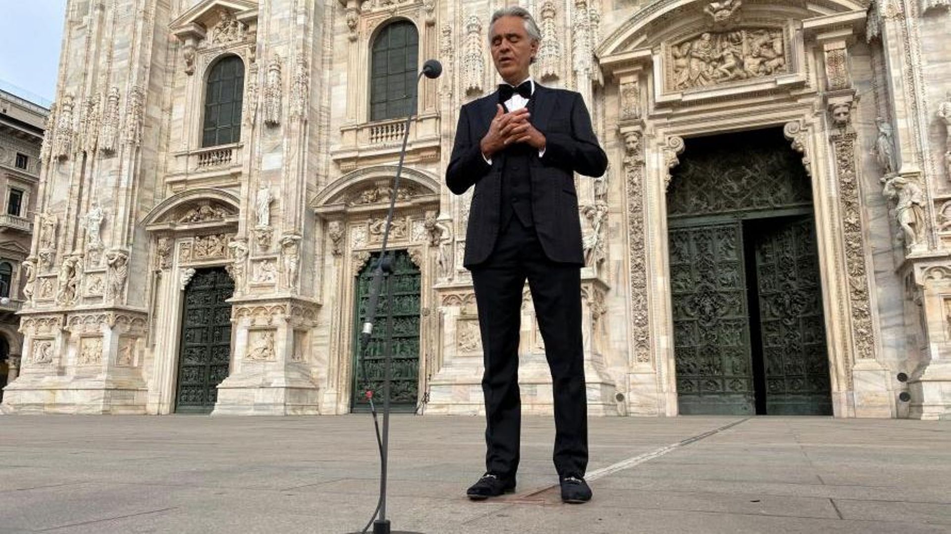 Andrea Bocelli chante dans la cathédrale de Milan, une prière contre le coronavirus