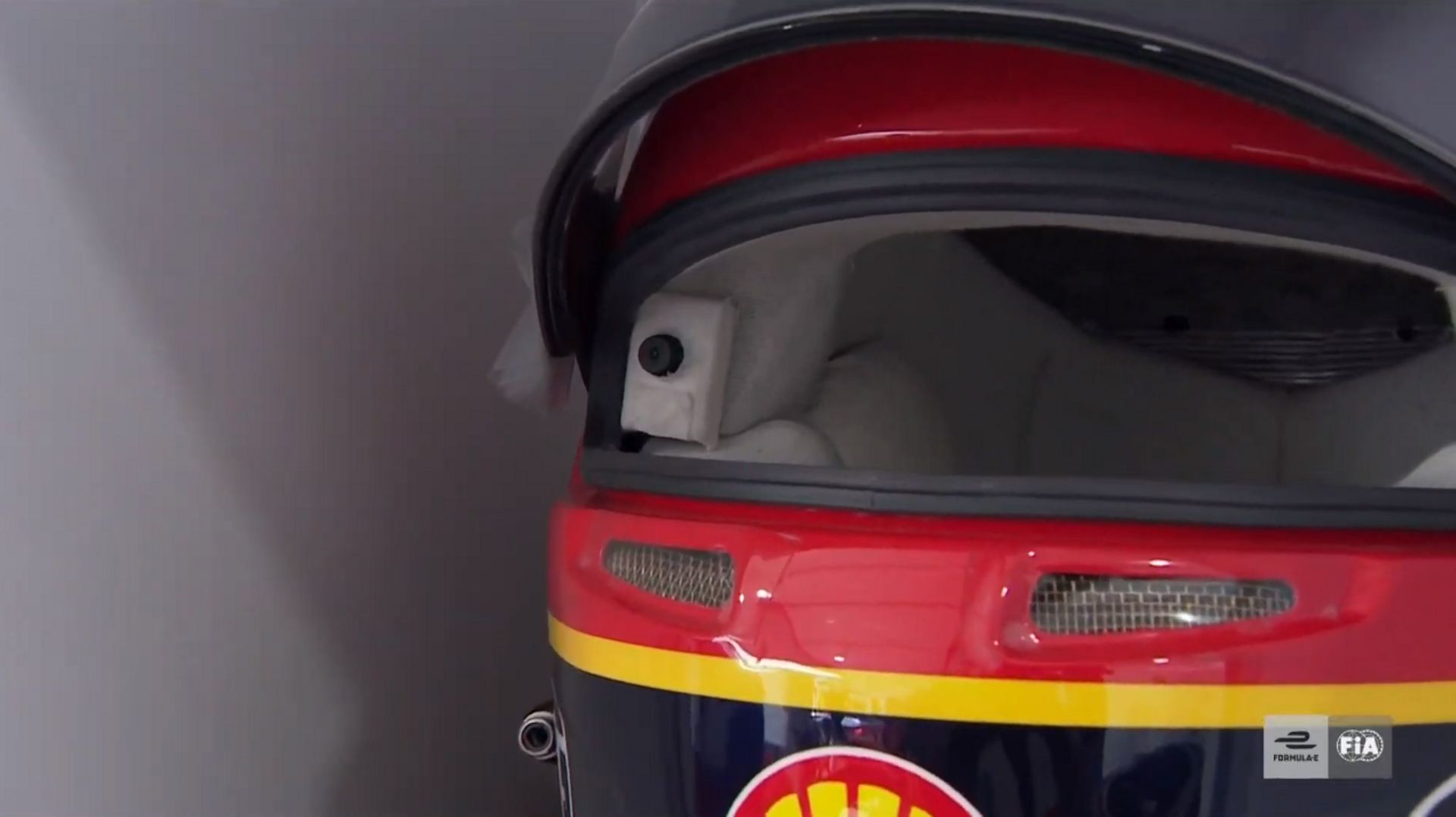 La Formule E innove avec le 'Driver's Eye', une caméra dans le casque ...