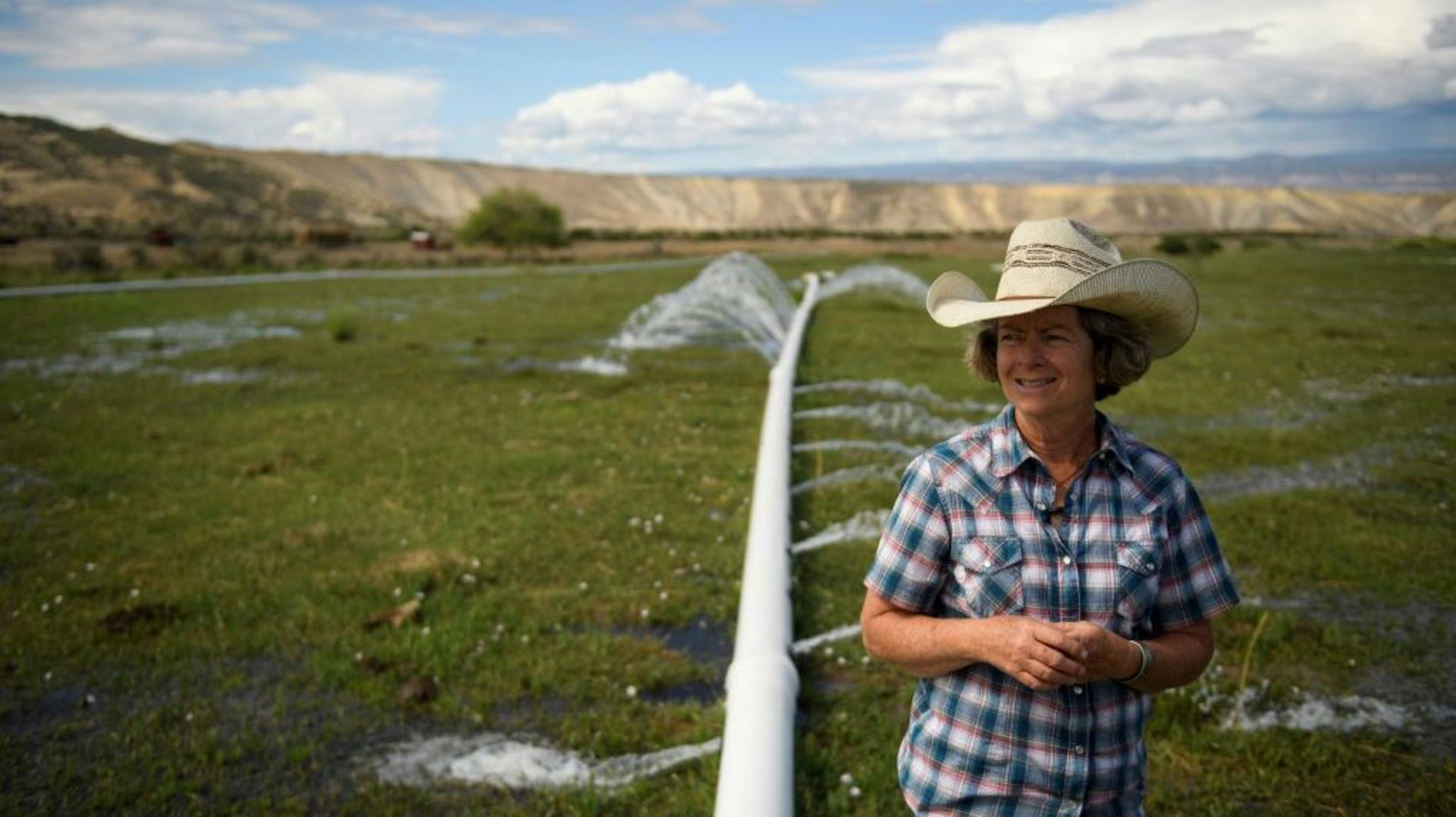 L'éleveuse Janie VanWinkle, le 30 juin 2021 près de Whitewater, dans le Colorado