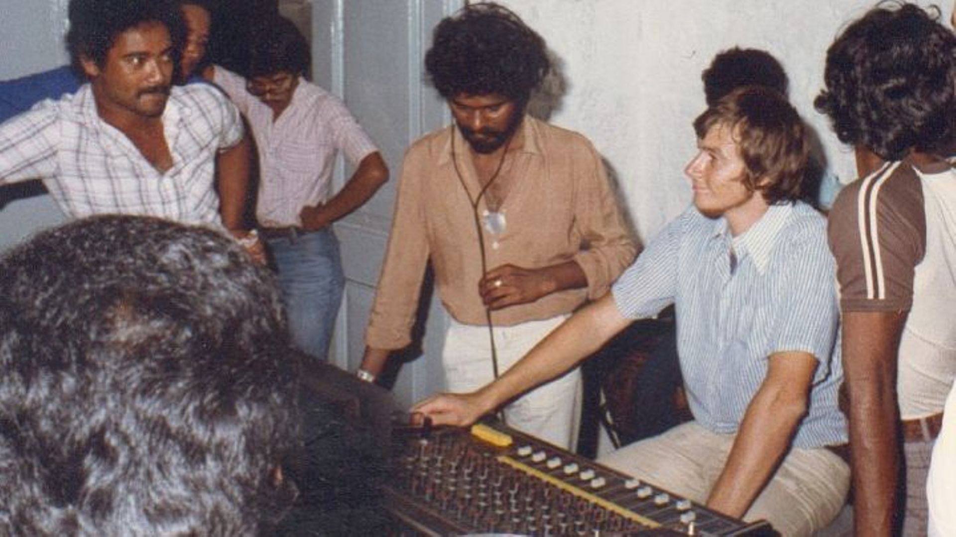Philippe de Magnée en 1980 avec l'artiste et poète mauritien Bam Cuttayen