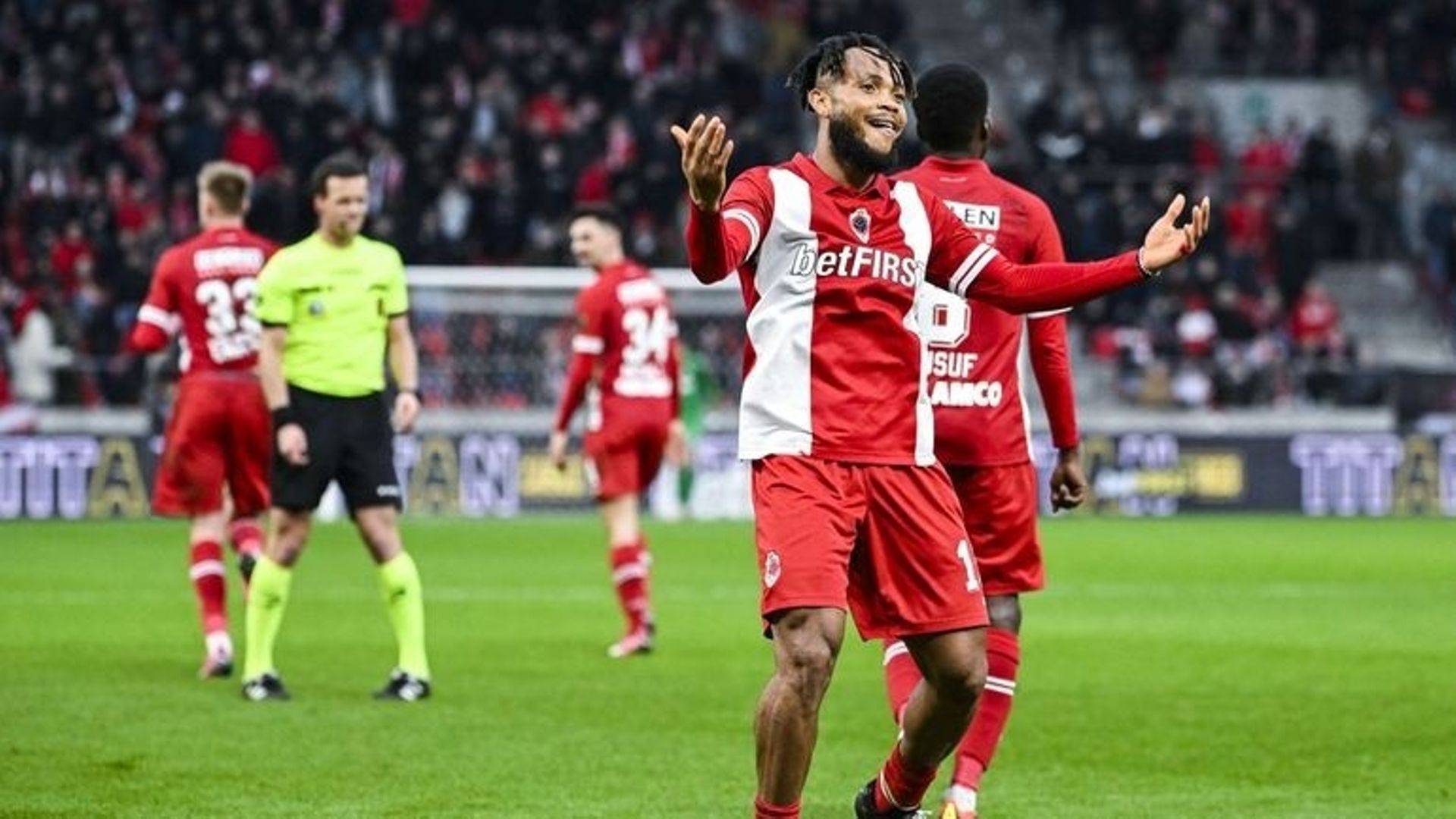 L Antwerp Et Ejuke Dominent Saint Trond Et Ont Un Pied Et Quatre l-antwerp-et-ejuke-dominent-saint-trond-et-ont-un-pied-et-quatre