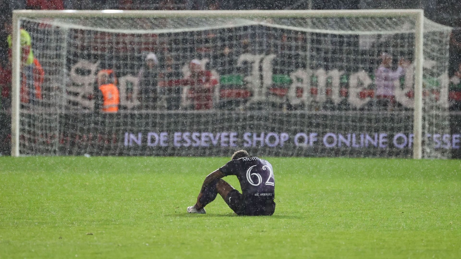 Anderlecht s’incline à Zulte-Waregem au terme d’une soirée cauchemardesque et… franchement bizarre (3-2)