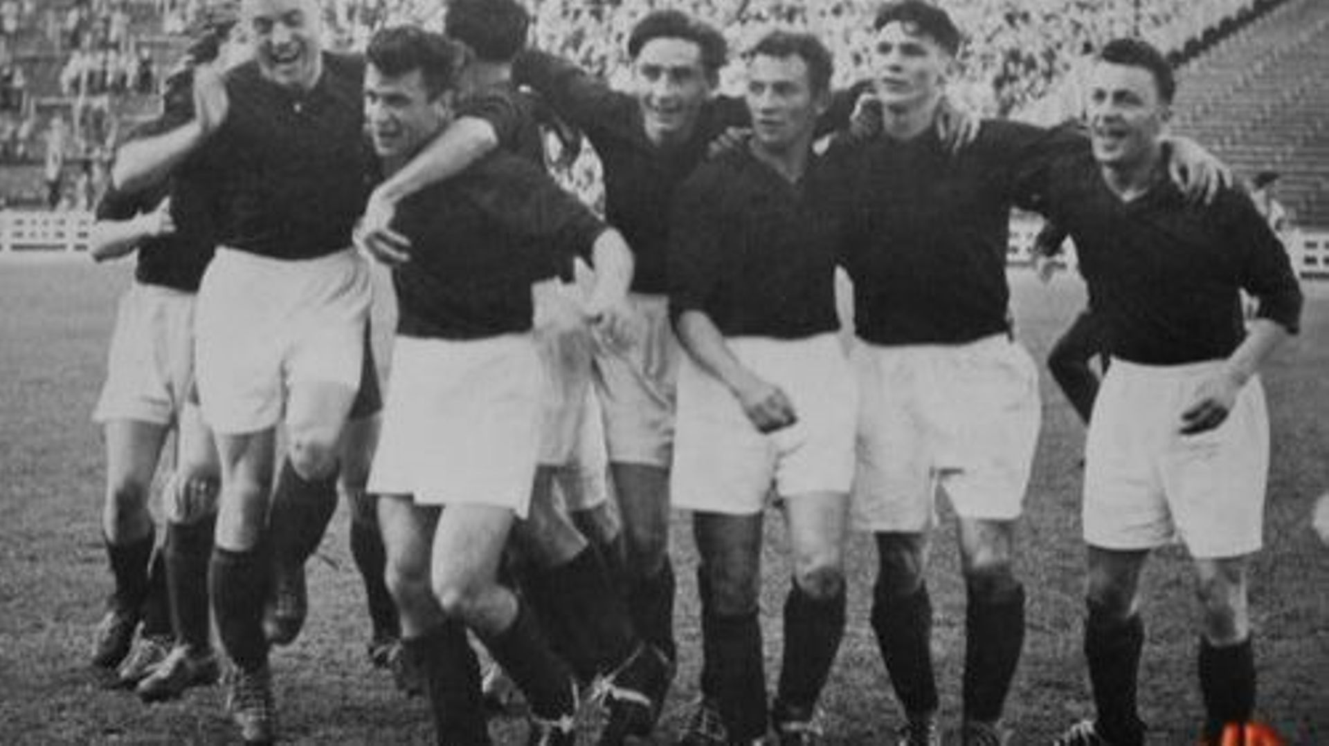 Jean Jadot (au milieu) lors de la victoire de Coupe de 1954