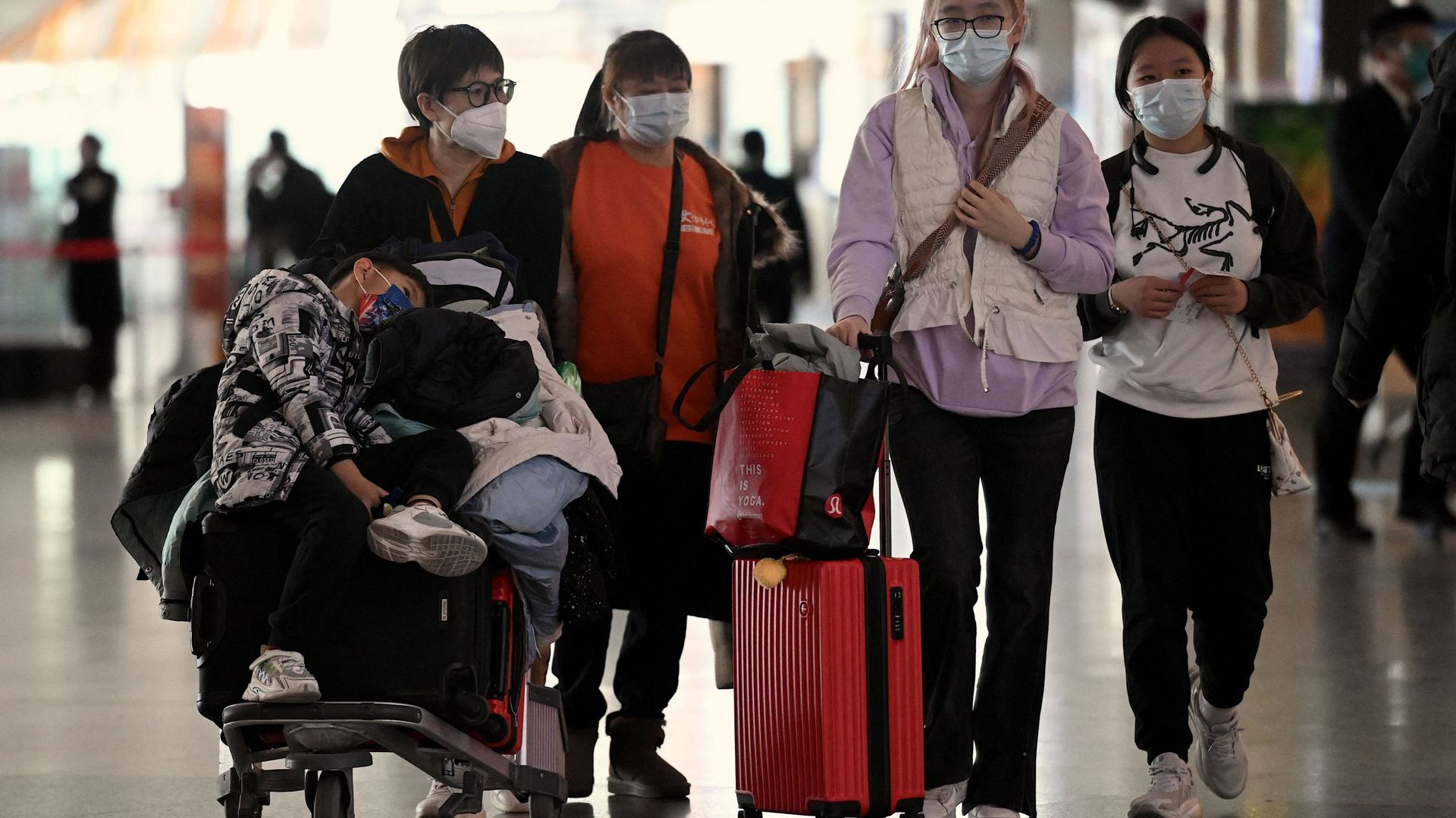 Des passagers à l’aéroport de Pékin