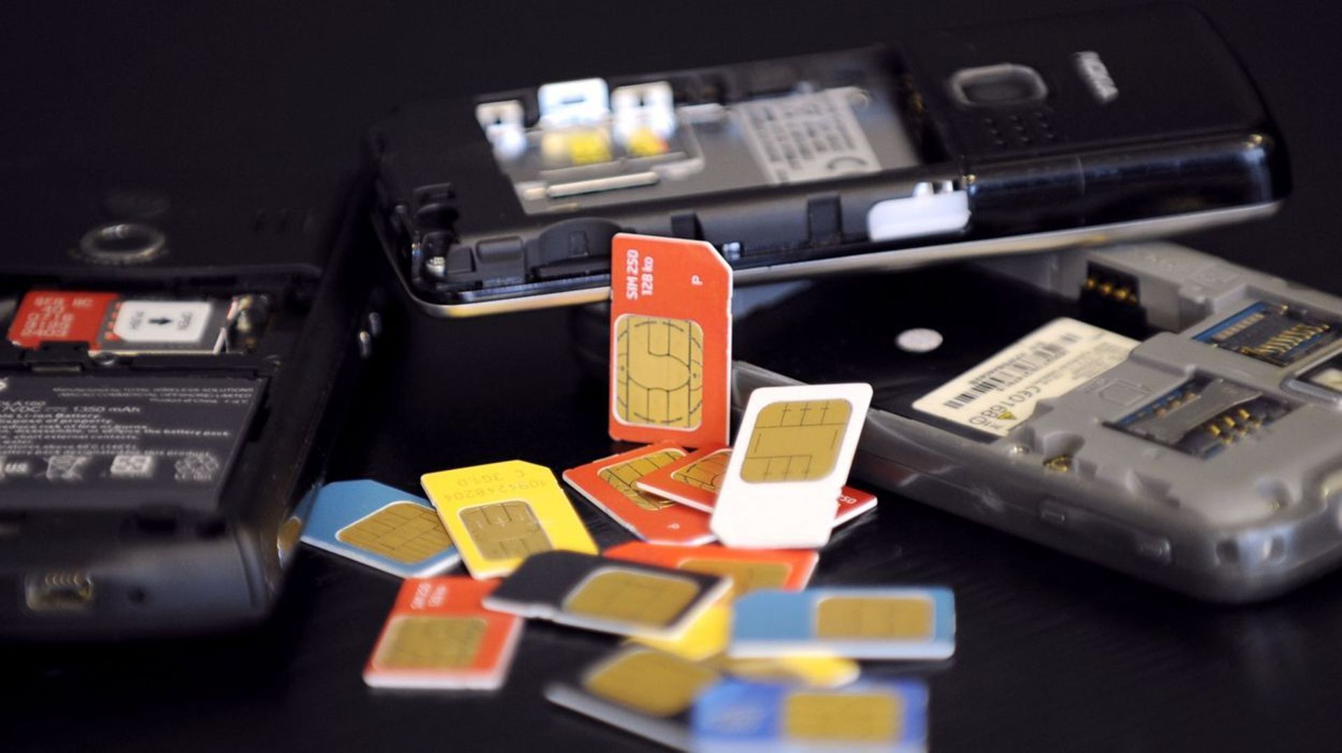 Proximus et Telenet sanctionnés pour non-respect des règles d'identification des cartes pré-payées