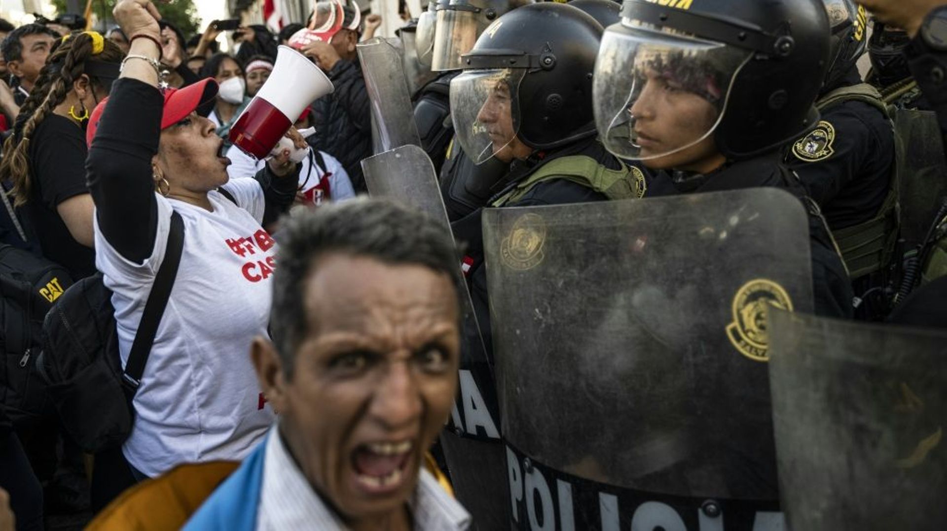 Des opposants au président Pedro Castillo manifestent pour exiger sa démission, à Lima le 5 novembre 2022