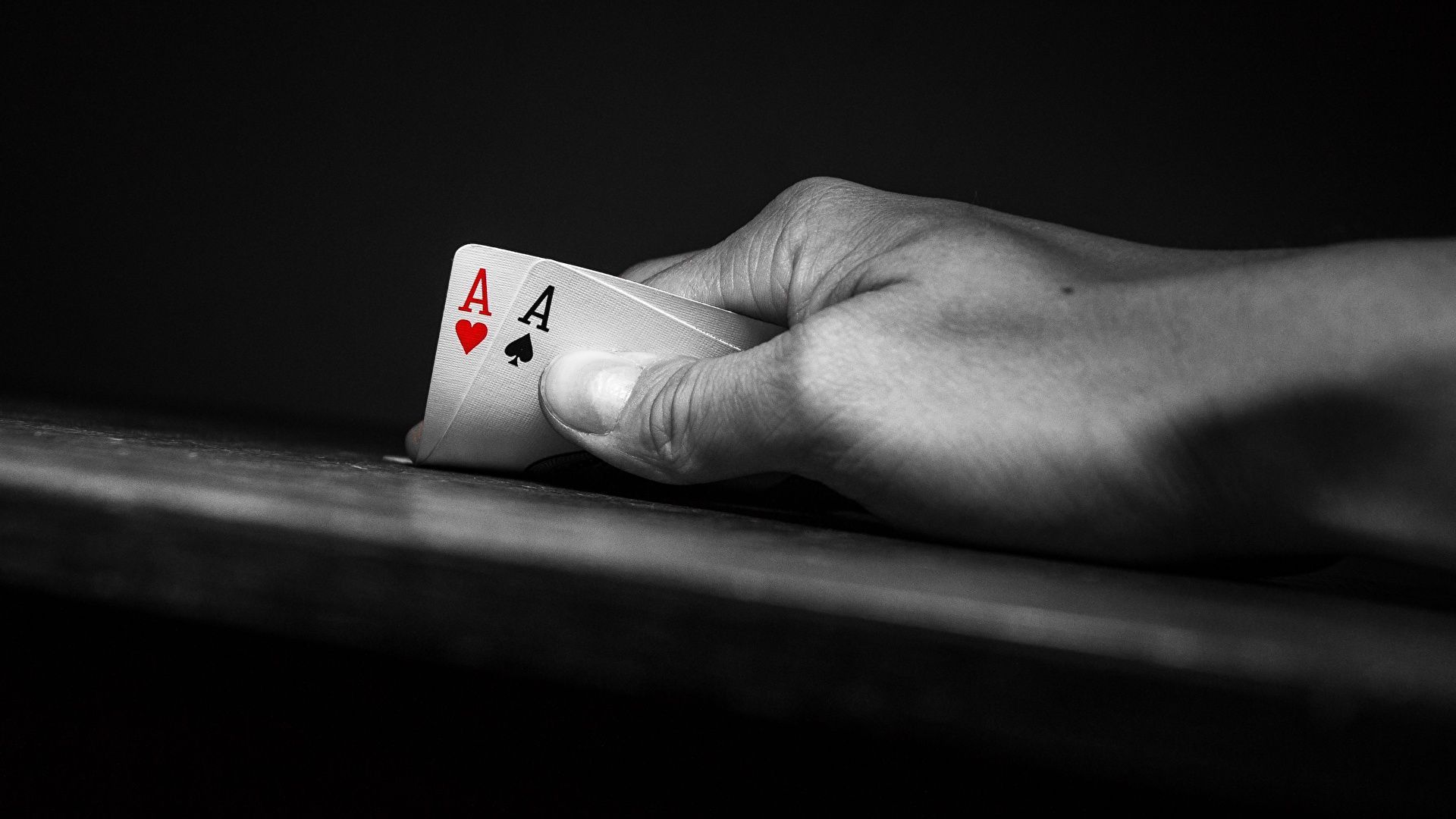 Trucs et astuces Comment nettoyer vos cartes à jouer ? RTBF Actus