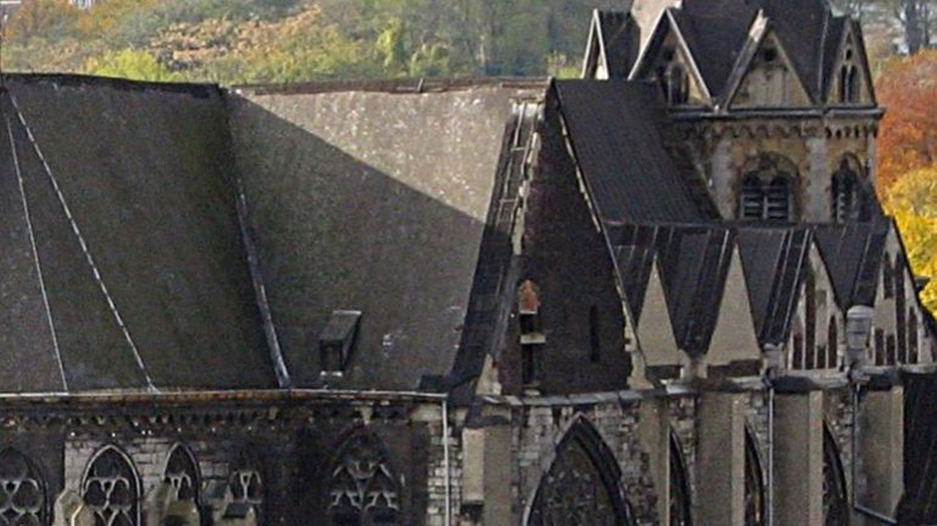 La toiture de Sainte-Croix, bientôt à l'abri des outrages d'un temps millénaire