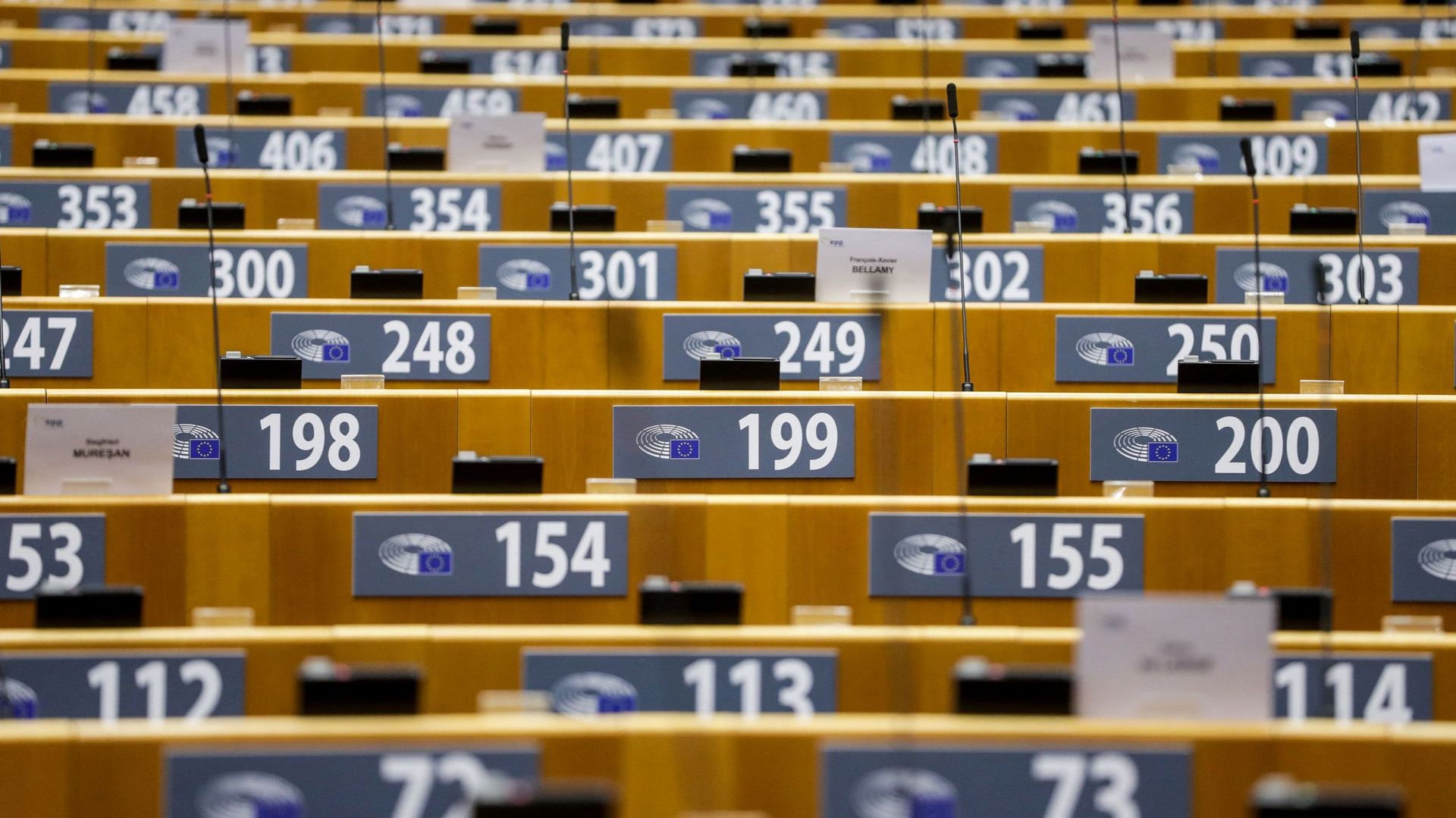 Les bancs du Parlement européen. 