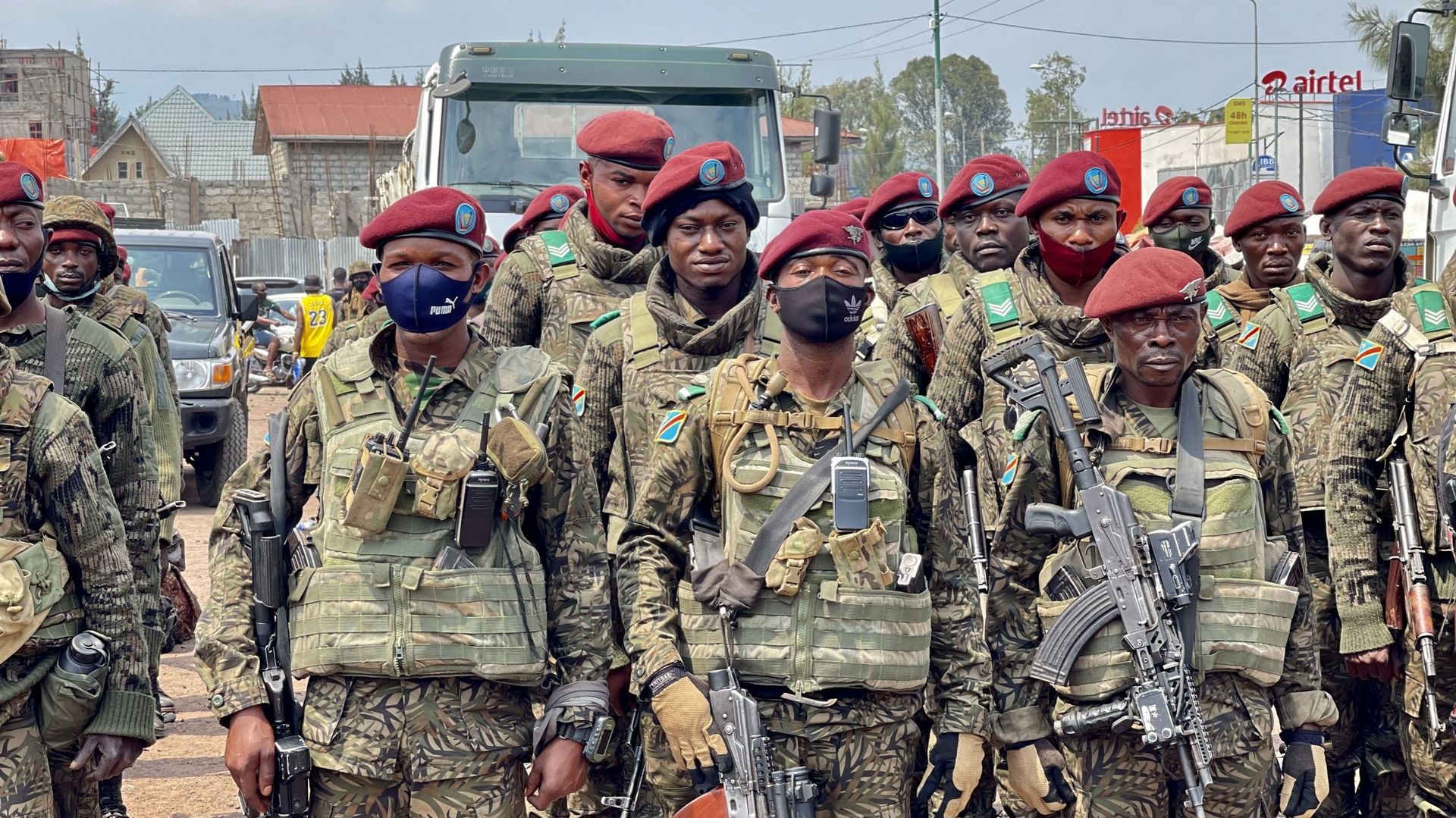 Des militaires Congolais regroupés à Goma, après une opération de bouclage.