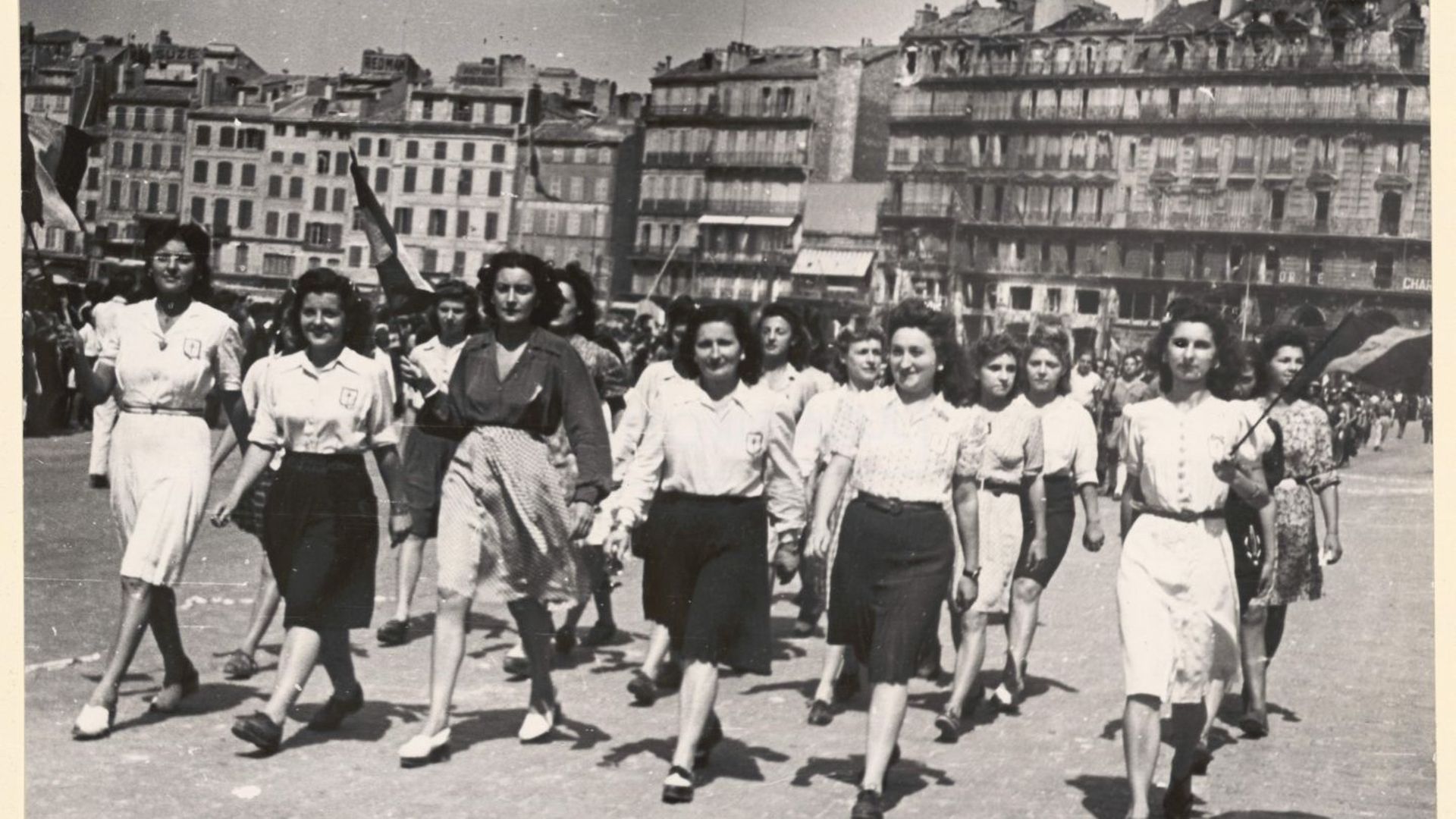 Julia Pirotte, Groupe de résistantes au défilé de la Victoire à Marseille, le 29 août 1944
