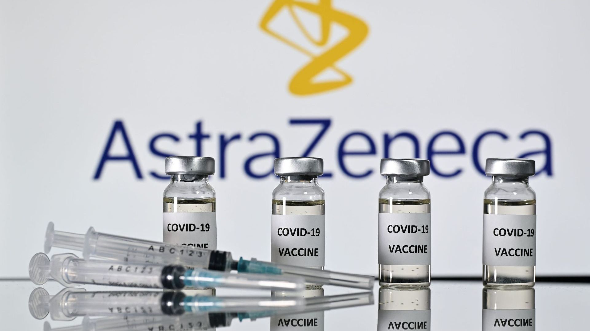 Le Danemark suspend par précaution la vaccination avec l'AstraZeneca après des problèmes de coagulation chez des patients