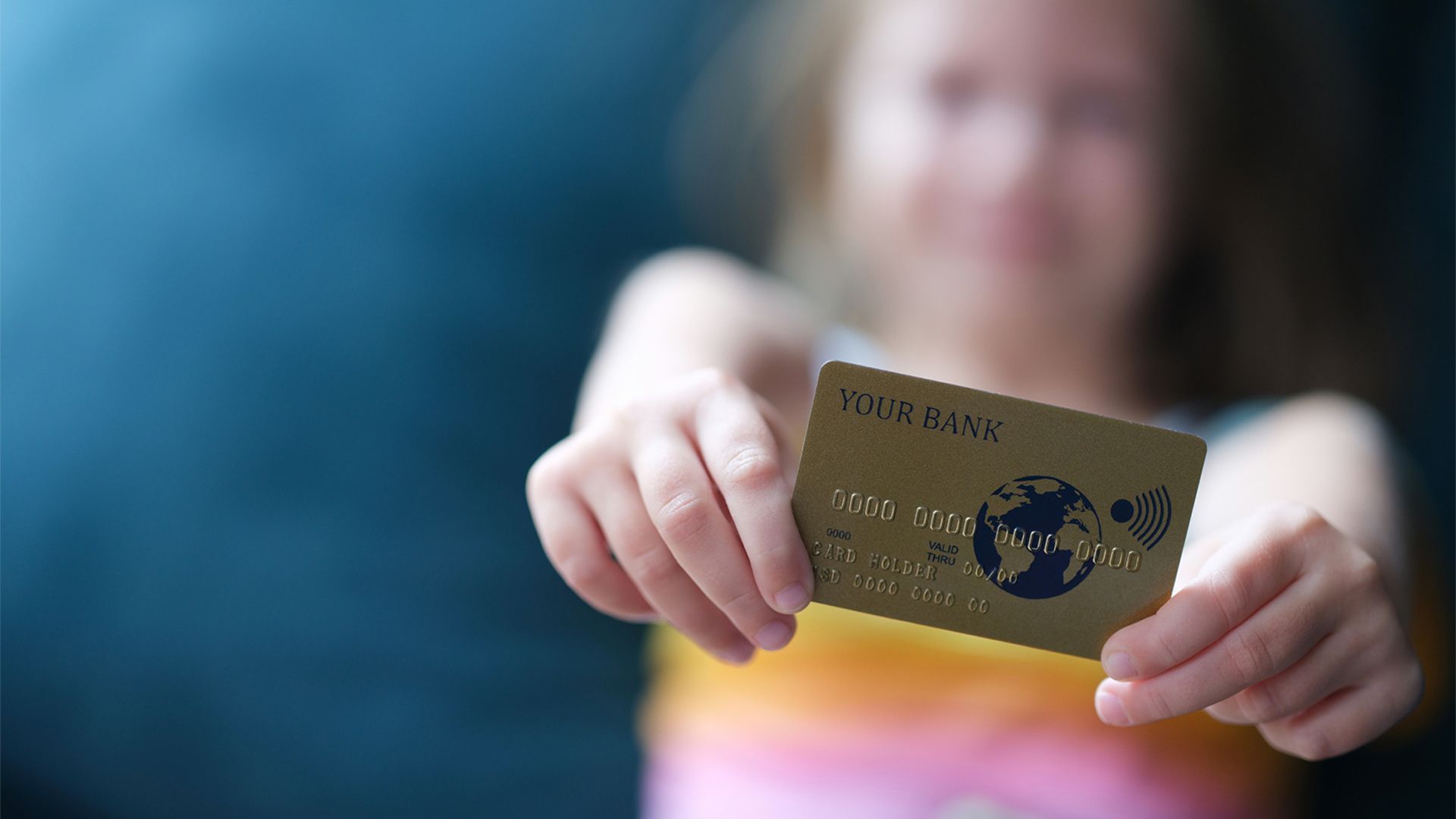 À partir de quel âge peut-on avoir une carte bancaire ?
