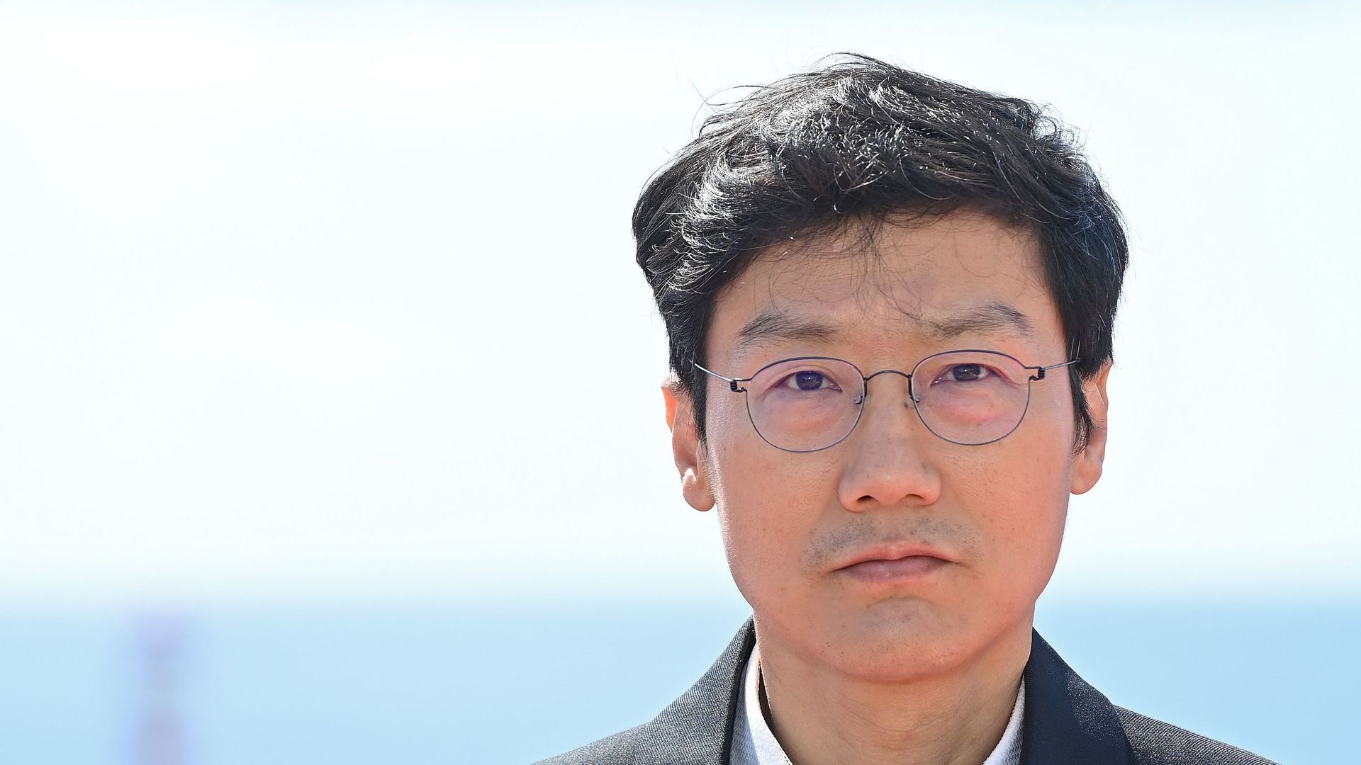 Hwang Dong-Hyuk, le réalisateur de Squid Game, doit encore écrire le scénario de la saison 2, qu'il espère pouvoir dévoiler au public d'ici "à la fin de l'année 2024". 