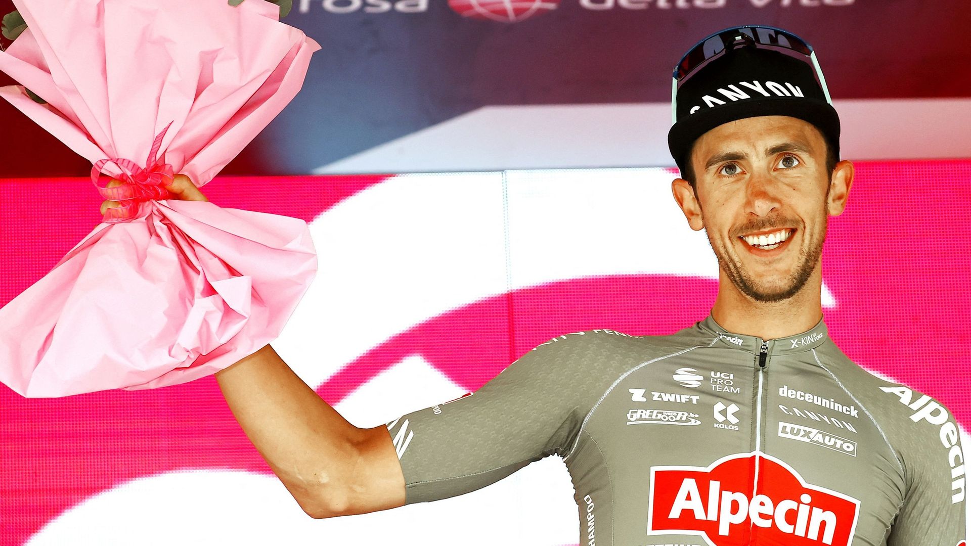 Dries De Bondt célèbre sa victoire au Giro.
