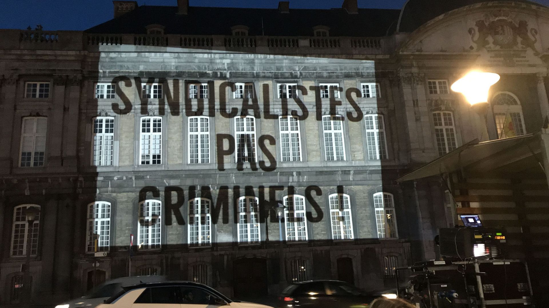 La grève est un droit qui illumine le palais de justice de Liège