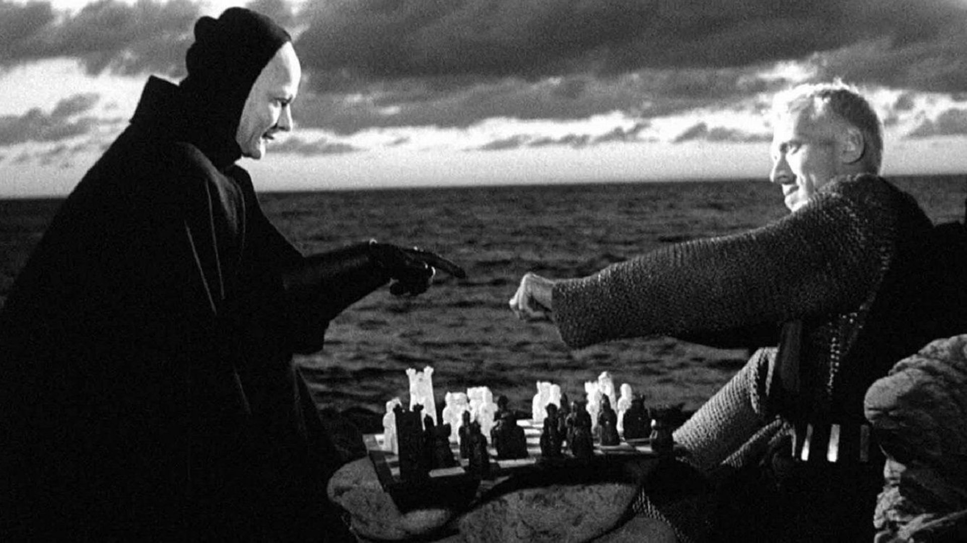 Bengt Ekerot et Max von Sydow alias La Mort et Antonius dans la célèbre partie d’échecs du "7e sceau"