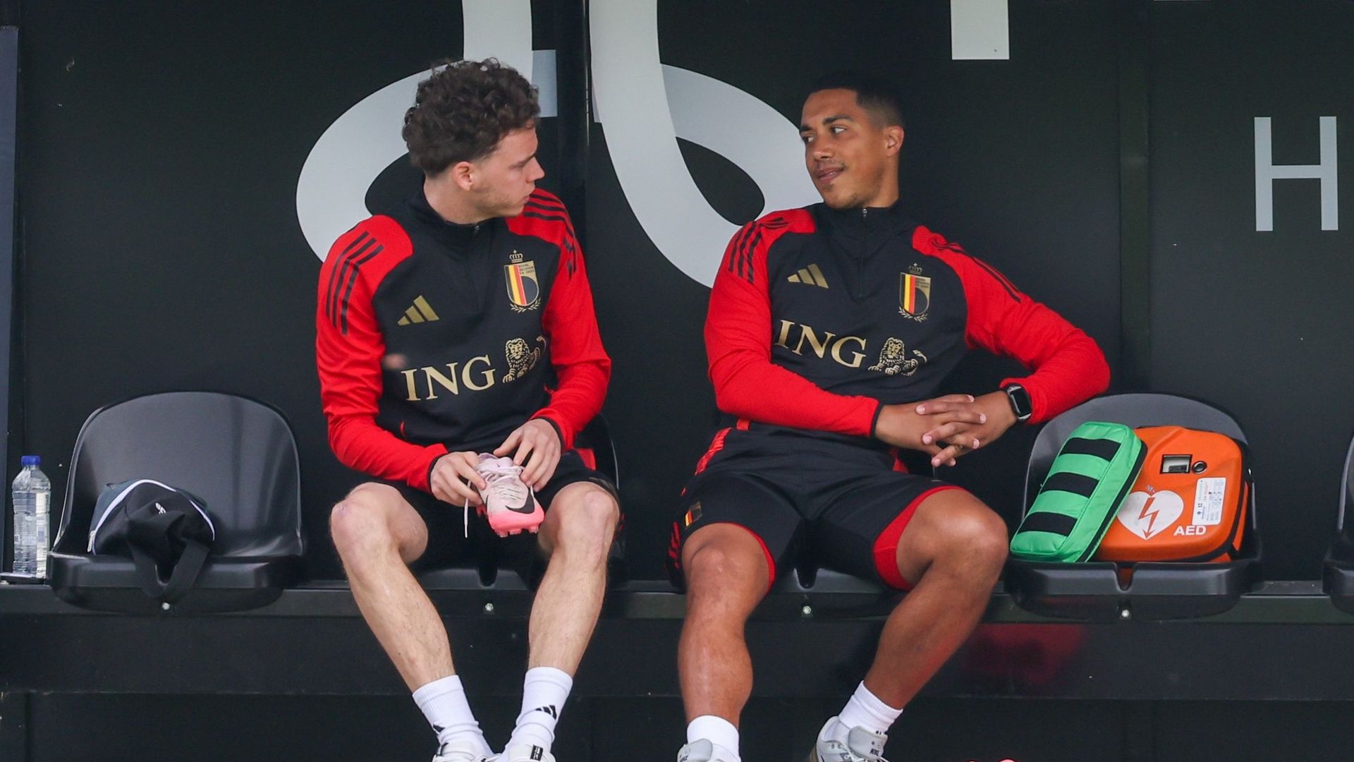 Youri Tielemans sera "absent quelques matches", Maxim De Cuyper également blessé
