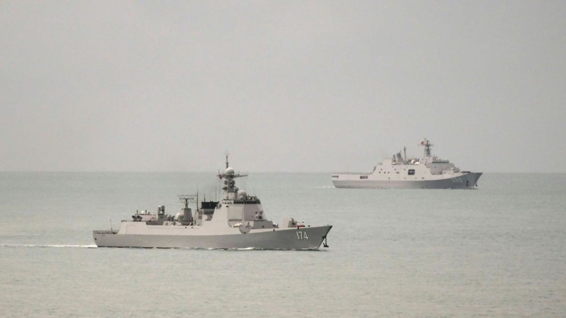 Des navires de guerre chinois franchissent le détroit de Torres, entre l'Australie et la Papouasie-Nouvelle-Guinée, le 18 février 2022
