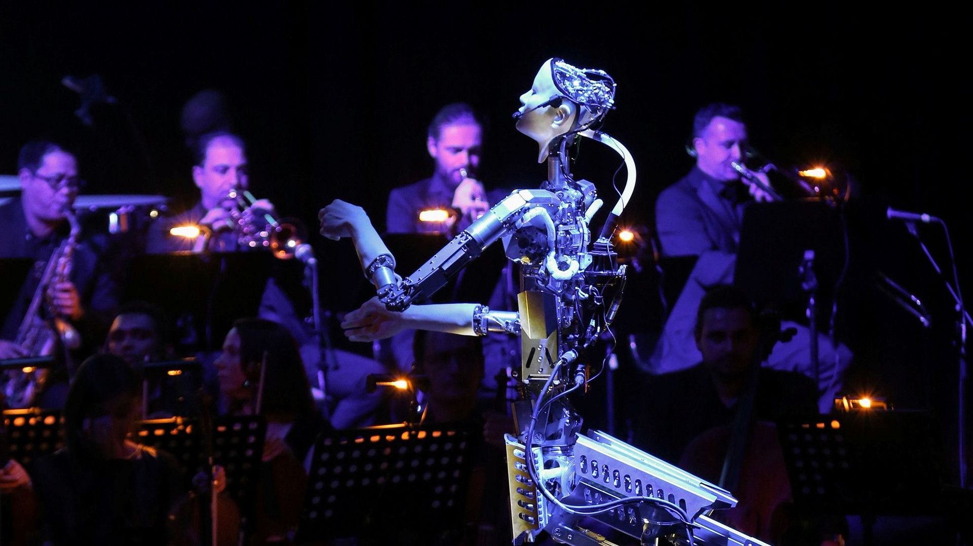 Alter 3 est un robot chef d’orchestre doté d’une intelligence artificielle