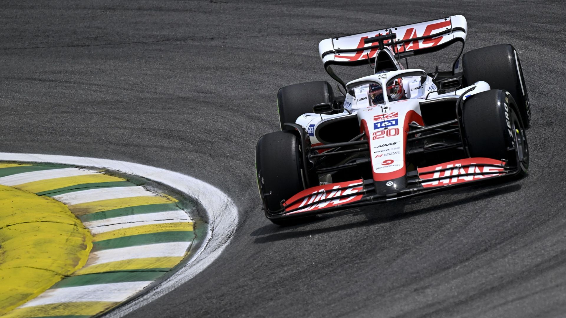 Kevin Magnussen s'est offert la pole au Brésil. 