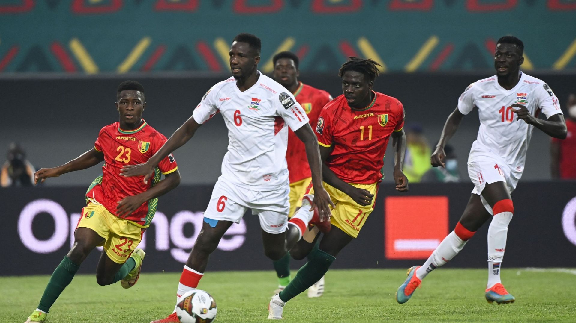 CAN 2022 : La Gambie de Tom Saintfiet écarte la Guinée et accède au premier quart de son histoire