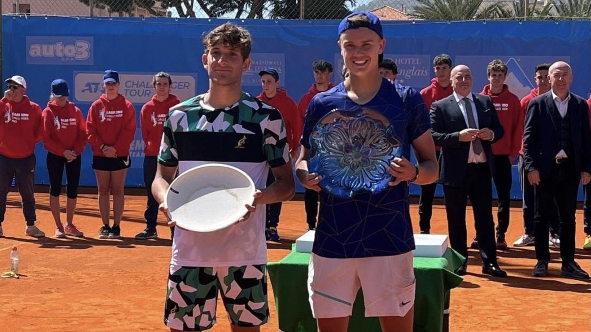 Le Danois Holger Rune (à droite), a gagné le tournoi challenger de Sanremo, avant de filer disputer le premier tour des qualifications du tournoi de tennis de Monte-Carlo.