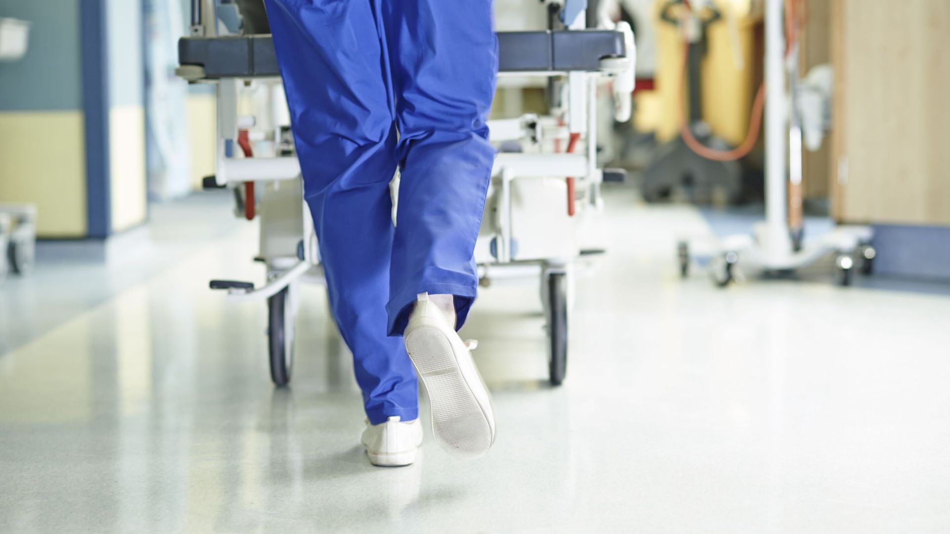 Membre du personnel médical dans un service d'urgences