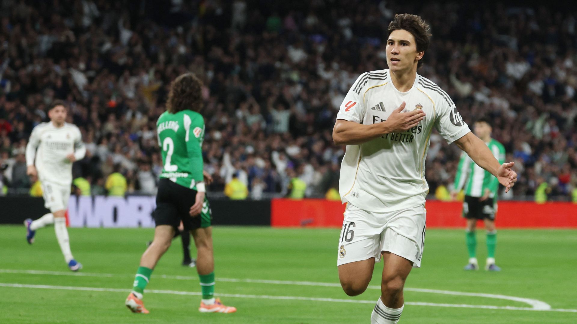 Le chouchou du Real Madrid Gonzalo Garcia plante un triplé face au Betis et fait oublier la blessure de Mbappé