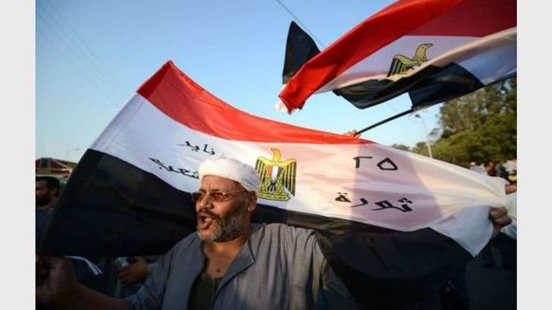 Des Egyptiens manifestent contre la décision du nouveau président Mohamed Morsi de rétablir le Parlement, au Caire, le 9 juillet 2012
