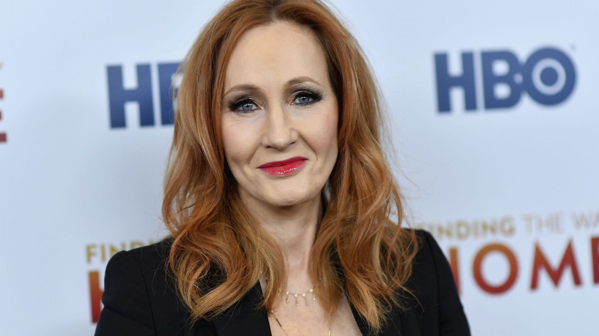 Le dernier roman signé J.K. Rowling crée le scandale dès sa sortie