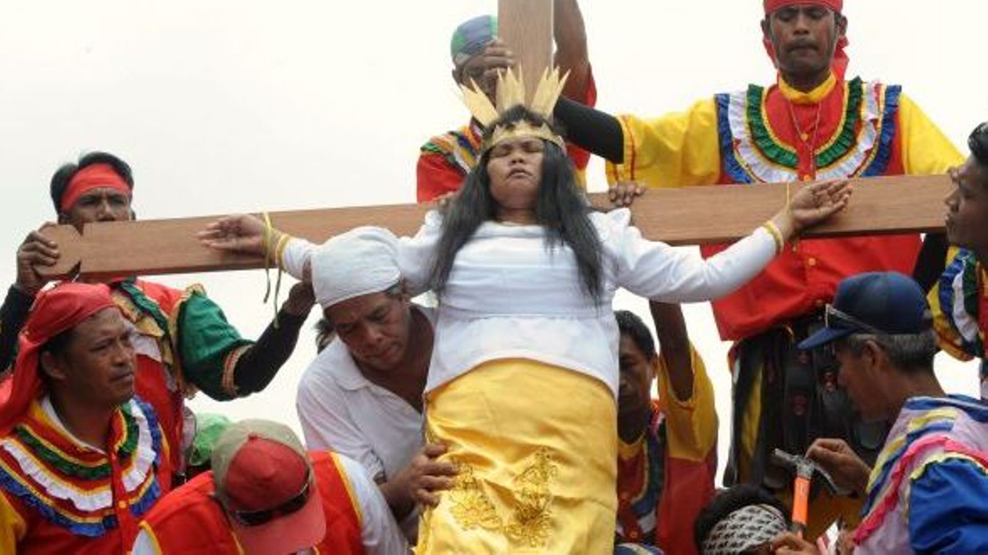 Philippines les traditionnelles scènes de crucifixion du vendredi