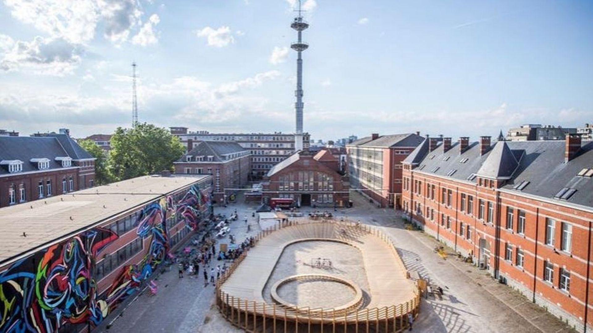 Les activités récréatives quotidiennes du projet See U sur le site de la caserne Fritz Toussaint à Ixelles, l’un des six projets culturels et récréatifs que le gouvernement bruxellois a décidé de soutenir cet été.
