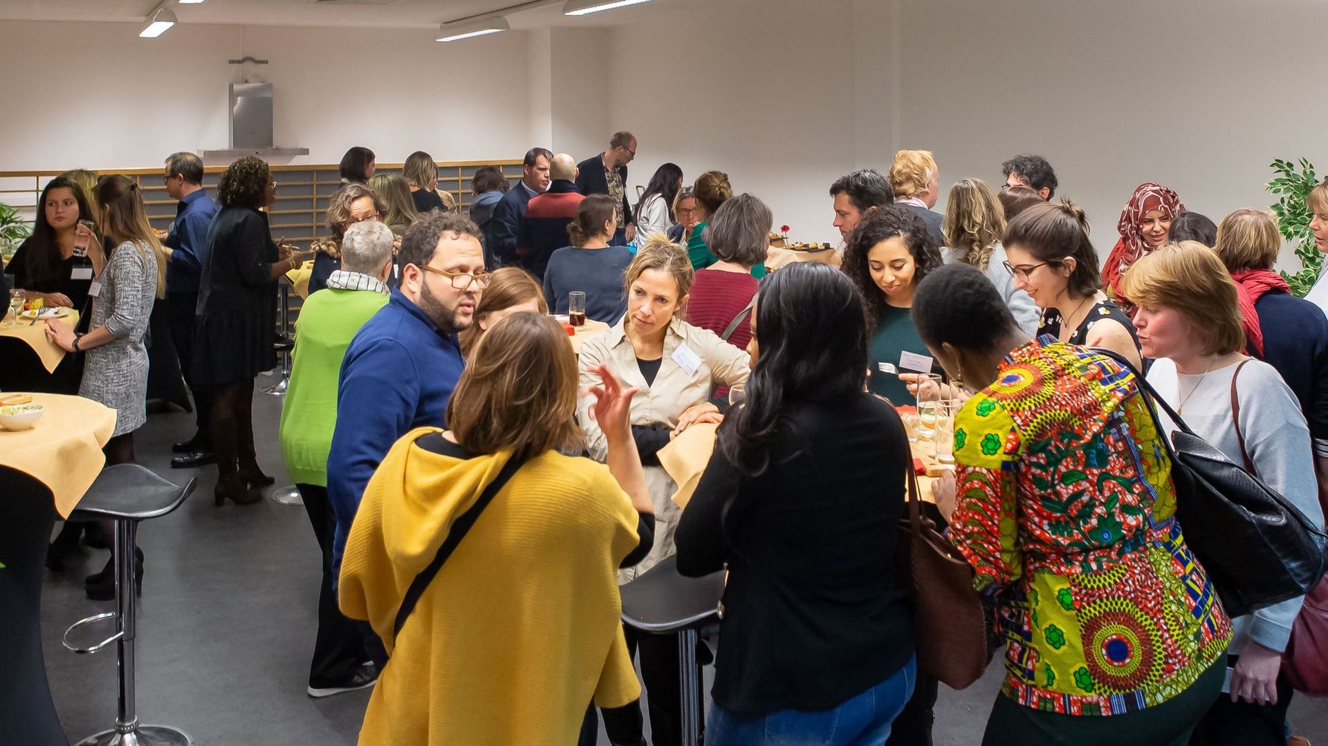 Rencontre entre journaliste et femmes expertes dans les locaux de la RTBF fin 2018
