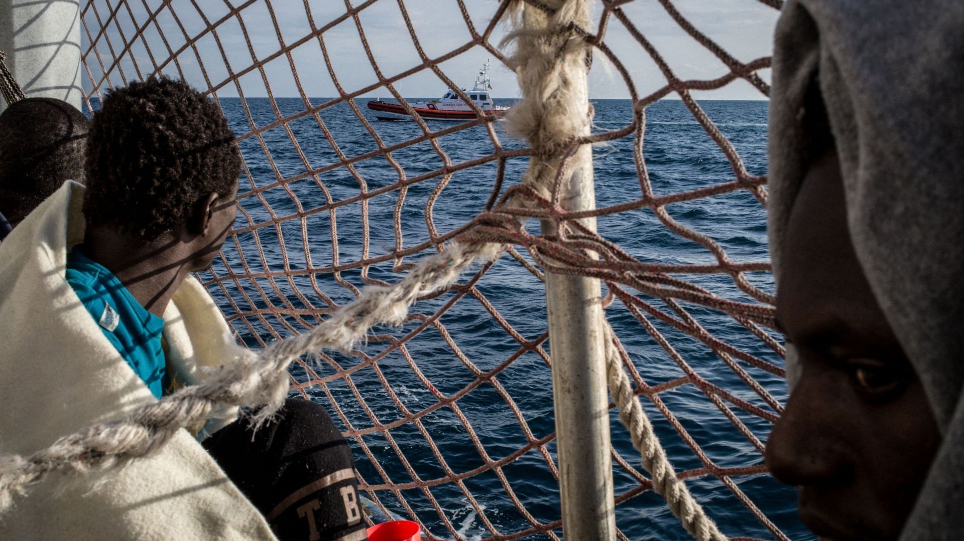 En Italie, deux migrants meurent après avoir été secourus en mer - RTBF ...