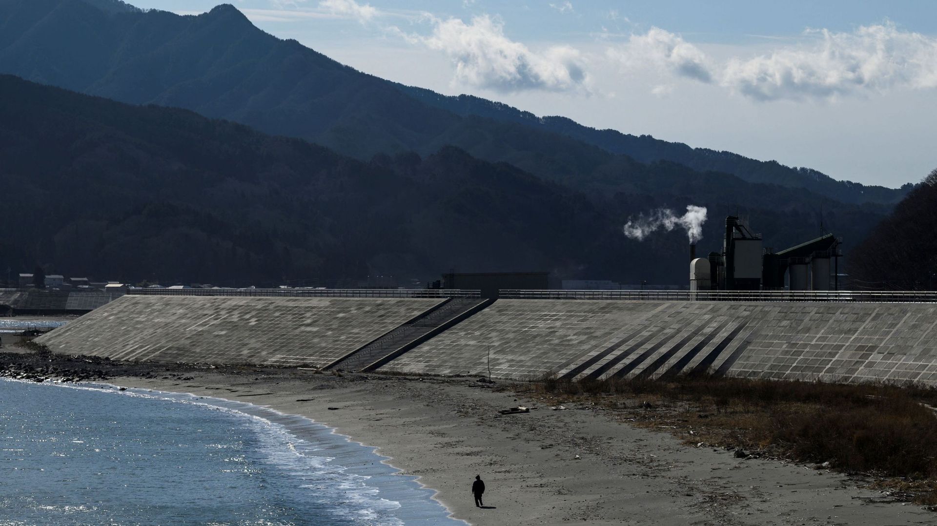 Alerte au tsunami après un important séisme dans le nord-est du Japon