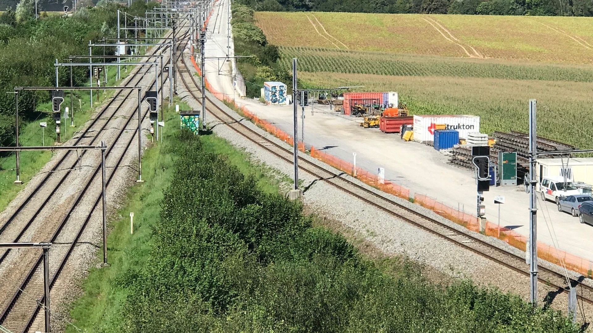 Bifurcation de la ligne 161 (Namur-Bruxelles) vers Louvain-la-Neuve. La pose des 3e et 4e voies pour le tronçon Ottignies Louvain-la Neuve est en cours. Un pas de plus dans l’énorme chantier RER.