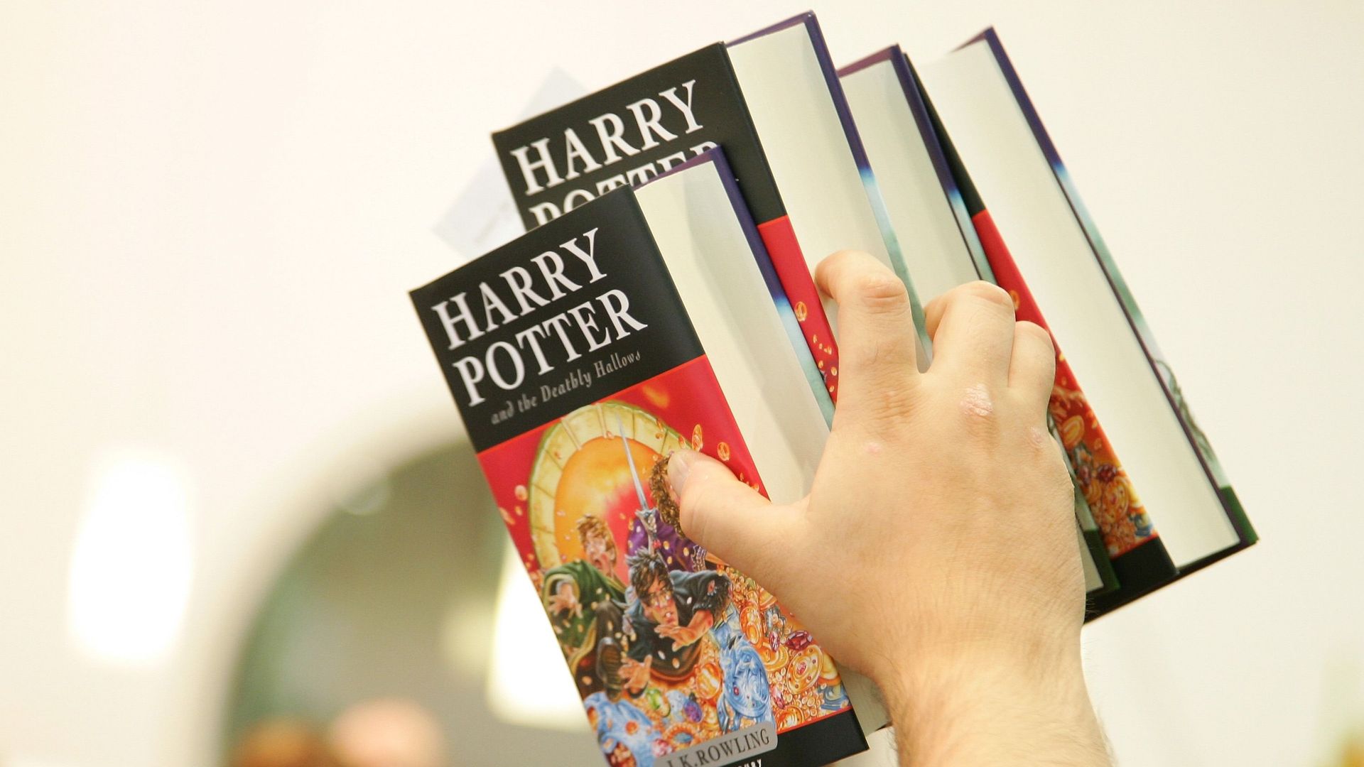 Le premier tome de Harry Potter a beau être sorti en 1997, la saga continue d’inspirer et d’être reprise que ce soit en films, jeu vidéo, pièce de théâtre…