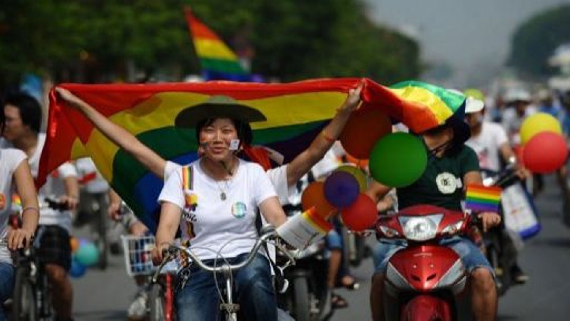 Vietnam: vélos et ballons colorés pour la première gay pride à Hanoï