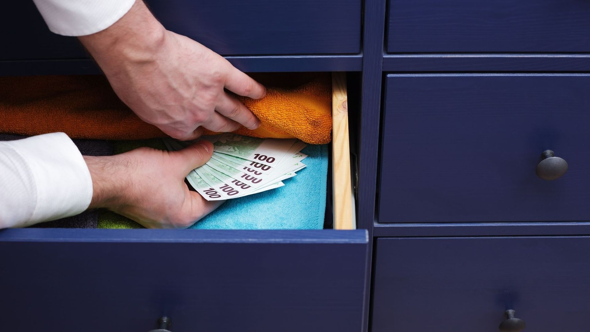 Cash : relique dépassée ou ultime arme contre l’instabilité ?