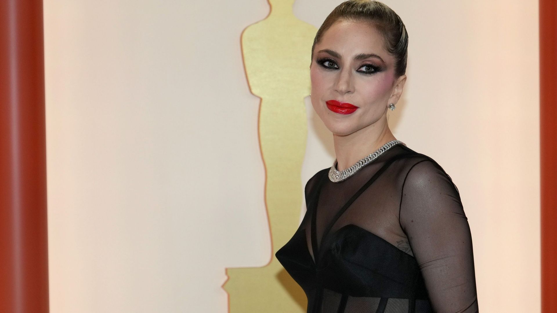Lady Gaga a créé la surprise lors de la 95e cérémonie des Oscars à Los Angeles.