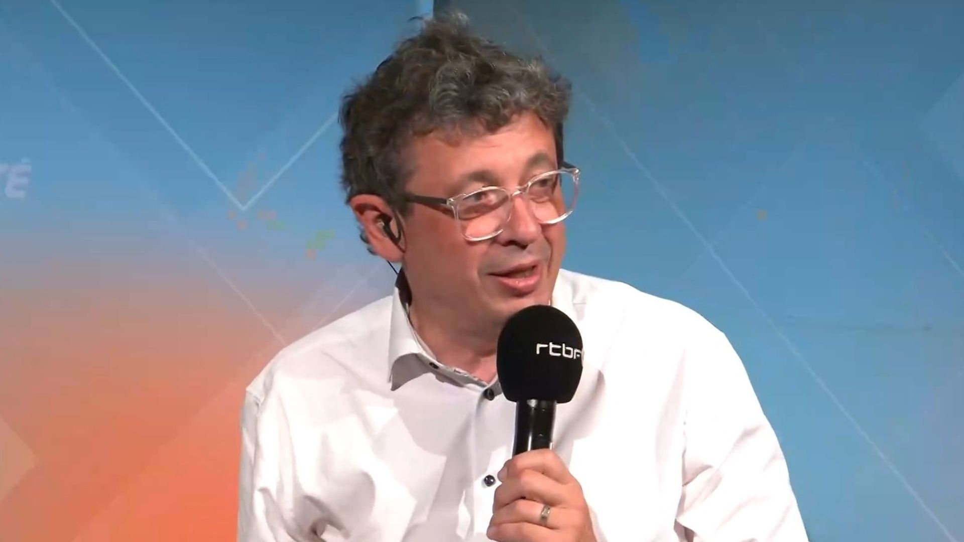 Phlippe Boxho partage une anecdote sur un "voleur crétin" identifié grâce à une dent cassée, qu'il avait laissée sur la scène de crime