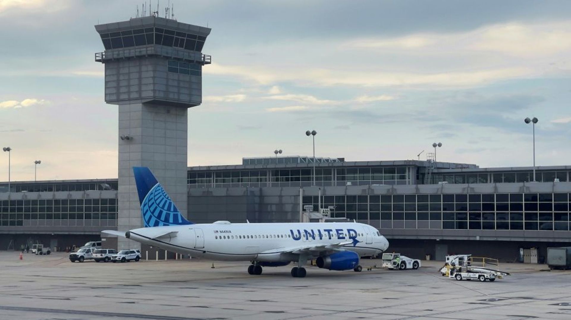 Un avion de la compagnie United Airlines, sur le tarmac de l'aéroport Washington-Dulles, en Virginie, le 14 août 2021