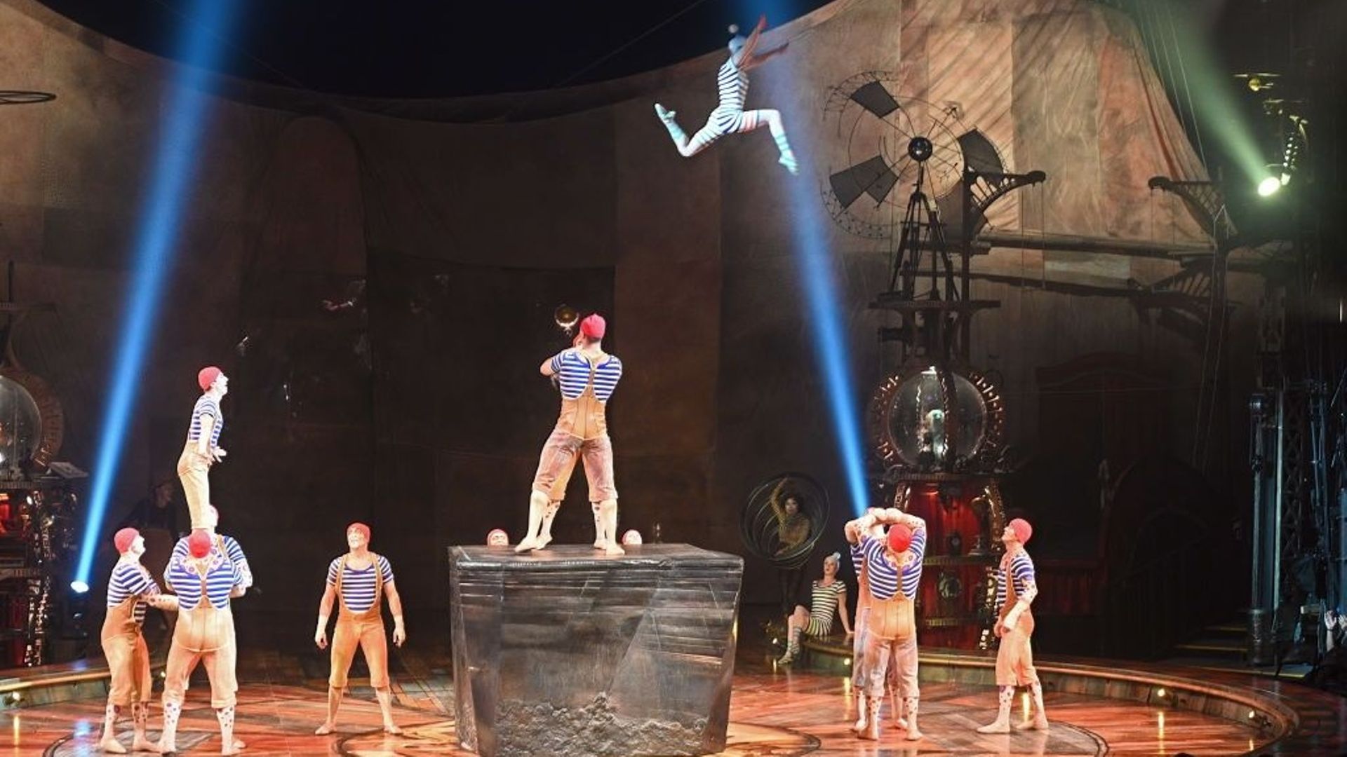 "Kurios", le nouveau spectacle du Cirque du Soleil à Bruxelles : prouesse technique et ambiance steampunk