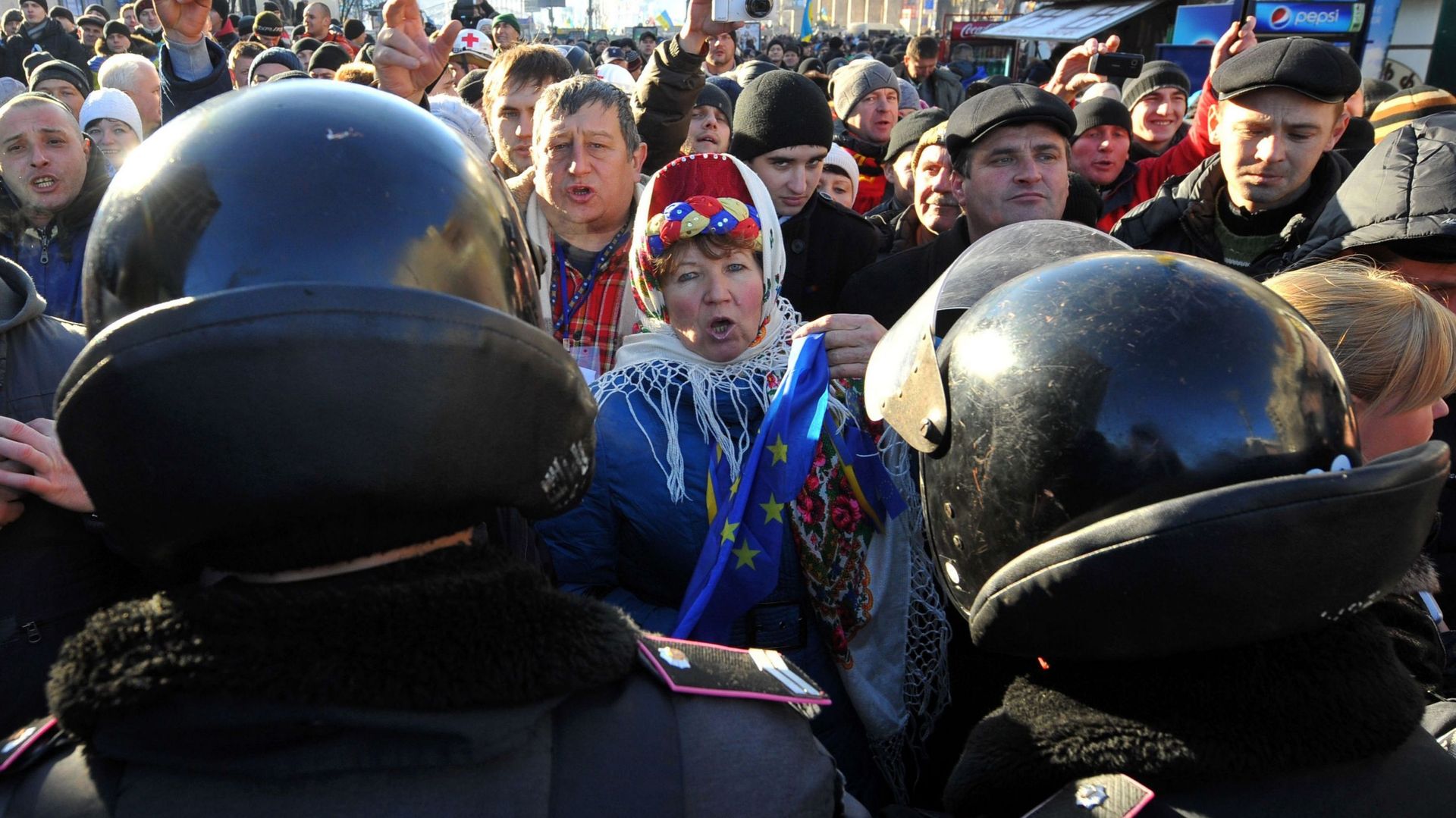 ukraine-manifestants-pro-ianoukovitch-payes-pour-etre-presents-a-kiev