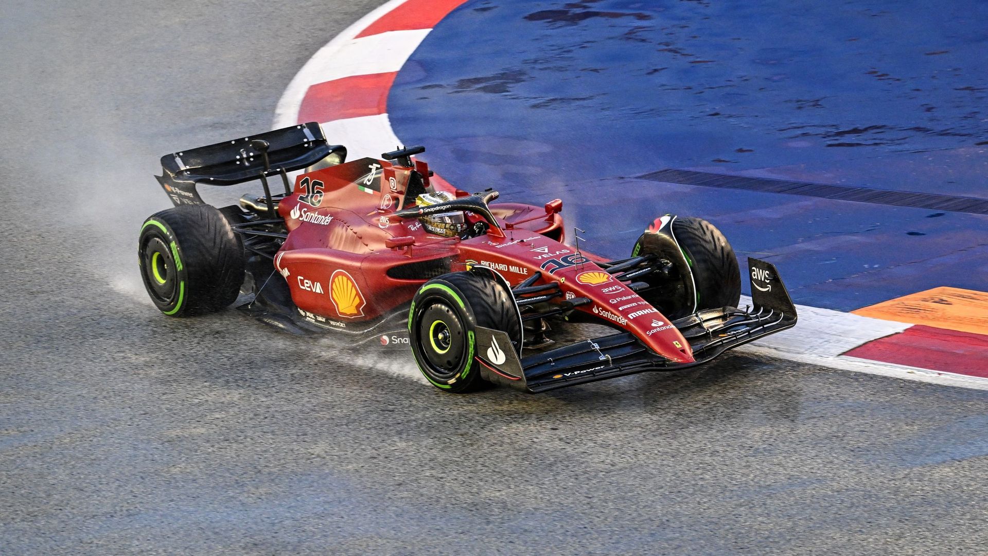 Charles Leclerc s'est montré le plus rapide sous la pluie de Singapour lors de la troisième séance d'essais libres.